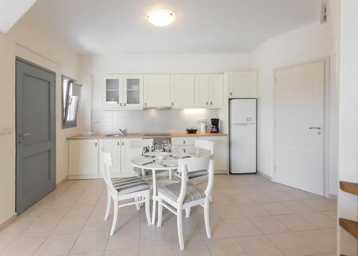 Iliada Villas Aparthotel 4*